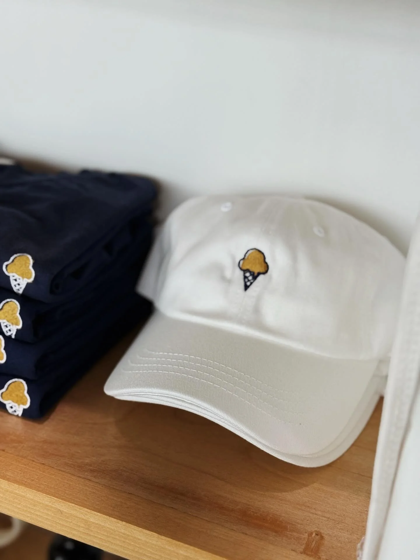 Our white hat - it&rsquo;s more than just a neat hat. When our Scoopers wear it, it has a deeper meaning!

If you see one of our scoopers wearing a white hat, it means they&rsquo;re a veteran of our shop. They&rsquo;ve been scooping for a year - at l