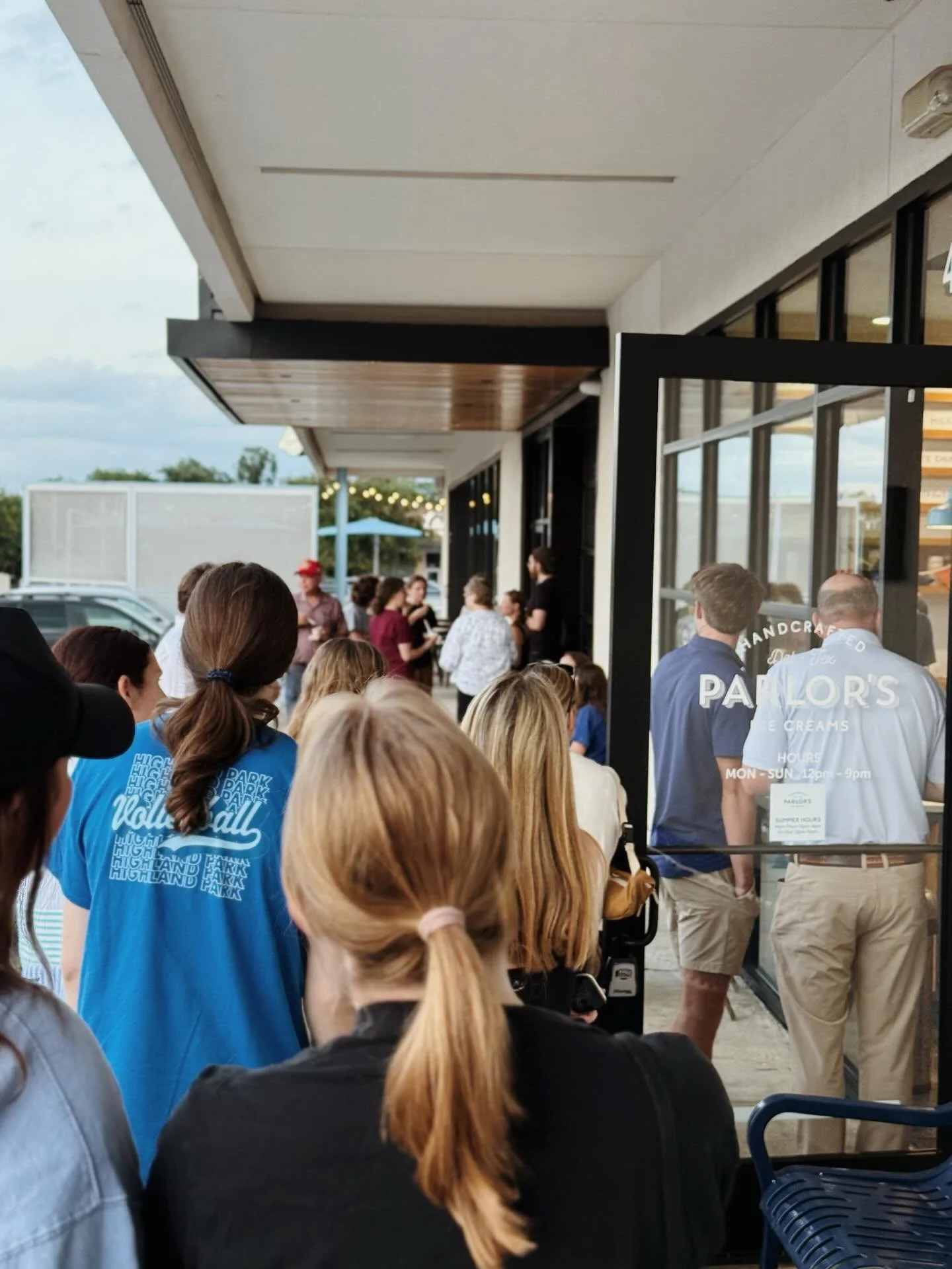 More nights like this!! ✨

Gosh - we are feeling the love! From lines out the door, to familiar faces, to starting with a full walk-in freezer on Friday and ending with a bare walk-in freezer at the start of Monday.

The cool thing about making our i