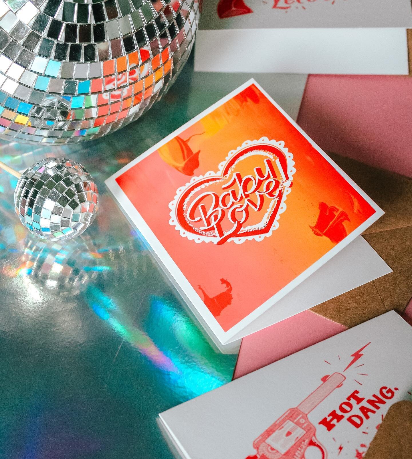 let&rsquo;s send more love letters 🐌📭😚❤️&zwj;🔥💌✨

#valentine #lovenotes #snailmailrevolution #loveletters #handlettering #typography #goodtype #design #graphicdesign #illustration #screenprinting #stationery #printmaking #splitfountain #greeting