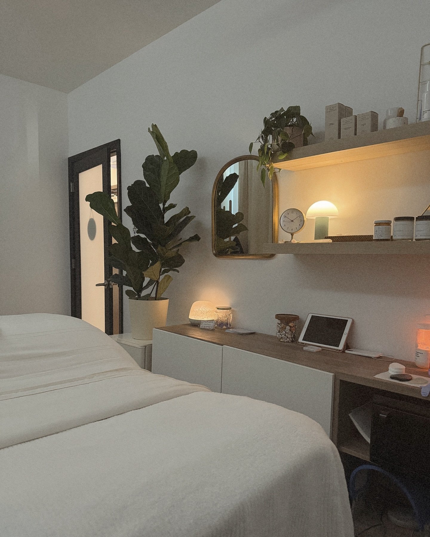 This space is a container that holds all the feel-good healing. It holds love. It holds self-care. It holds sacred conversation. It holds secrets. It holds grief. It holds your insecurities. It holds joy. It holds lots of laughs. It holds space for e