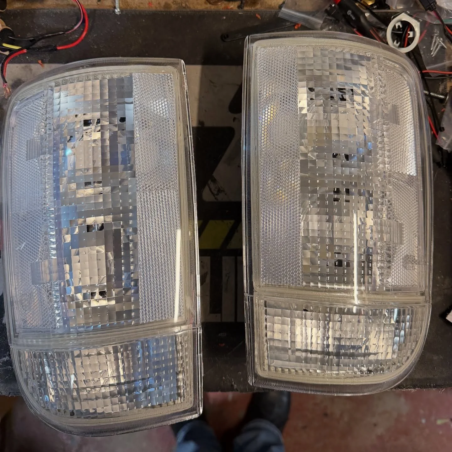 95-00 Blazer / Jimmy / Bravada OEM clears. Order your set on the site. Limited supply for this first batch 
#chevy #blazer #jimmy #gmc #xtremes10 #xtremeblazer #cleartails #oemlights #custom #led #cleartaillights