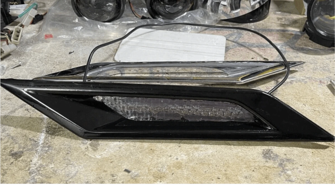 08-14 Cadillac CTS Dynamic Fender Vents