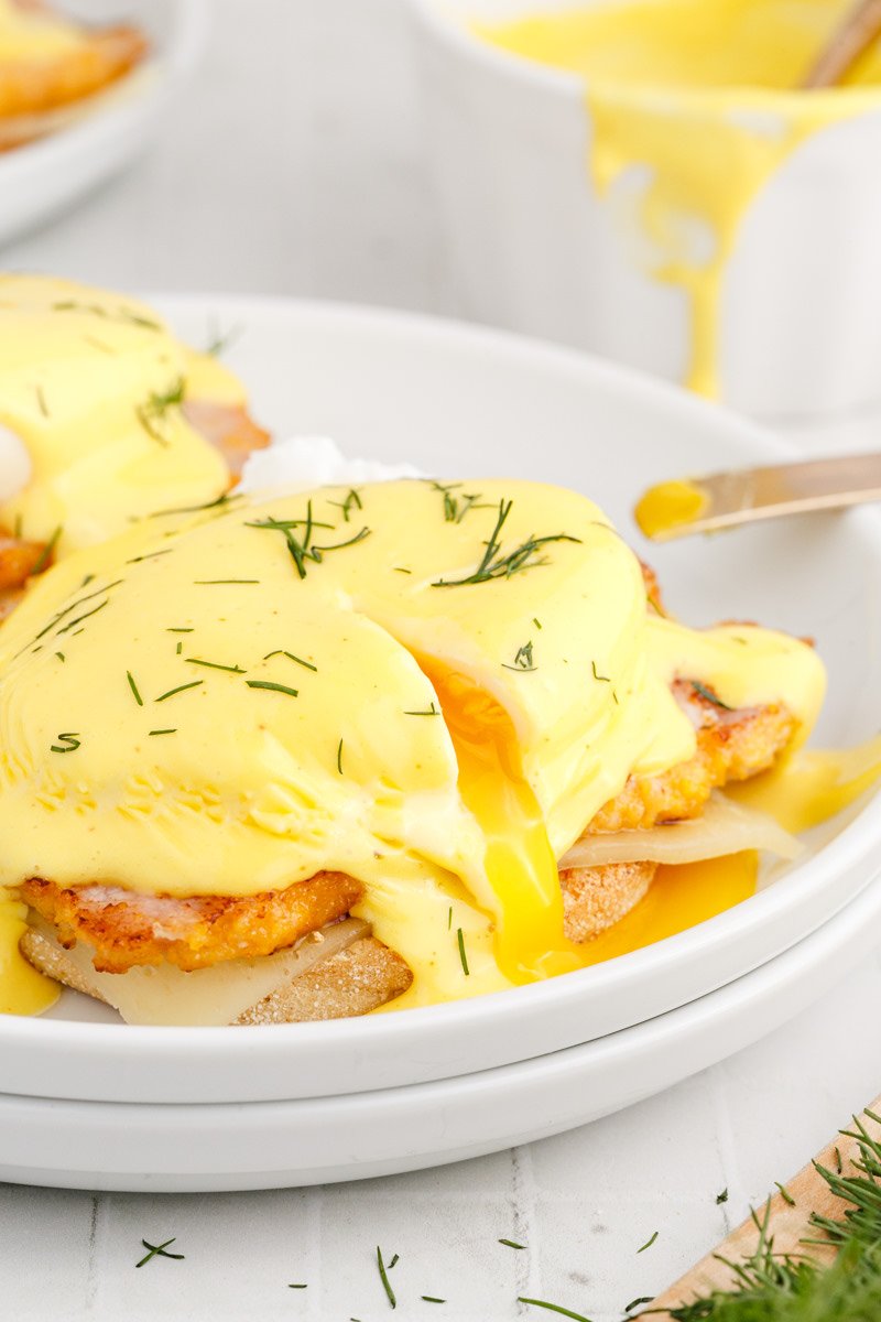 Eggs-Benedict-with-Hollandaise-Sauce-0042.jpg