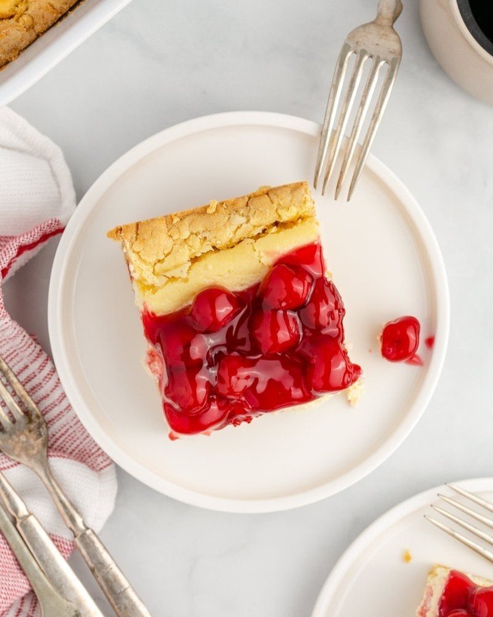 Here's to sweet moments, and even sweeter treats! Indulge in a slice of cherry cheesecake for National Cherry Cheesecake Day! 
.
.
.
.
. 
#myradkitchen
#food
#foodporn
#foodphotography
#contentcreation
#contentcreator
#recipeoftheday
#foodstyling
#fo