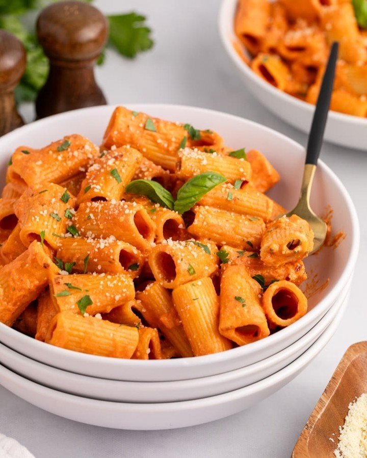 Add a little bit of a kick to dinner tonight &mdash; we love this Spicy Rigatoni!
.
.
.
.
.
#MyRadKitchen
#FoodPhotography
#RecipeDevelopment
#FoodieGram
#InstaFood
#EatFamous
#FeedFeed
#FoodLovers
#EatingForTheInsta
#F52Grams
#FoodStyling
#GourmetAr