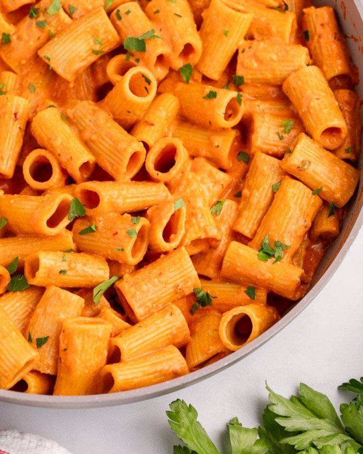 Add a little bit of a kick to dinner tonight &mdash; we love this Spicy Rigatoni!
.
.
.
.
.
#MyRadKitchen
#FoodPhotography
#RecipeDevelopment
#FoodieGram
#InstaFood
#EatFamous
#FeedFeed
#FoodLovers
#EatingForTheInsta
#F52Grams
#FoodStyling
#GourmetAr