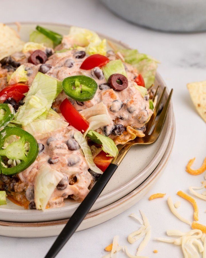 We have all things Cinco de Mayo on our minds this week! This layered taco salad served with a side of tortilla chips is a delicious way to celebrate! 
.
.
.
.
. 
#MyRadKitchen
#FoodPhotography
#RecipeDevelopment
#FoodieGram
#InstaFood
#EatFamous
#Fe