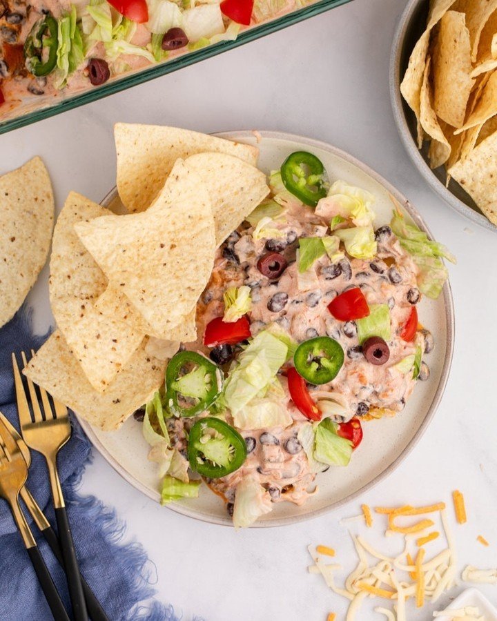 We have all things Cinco de Mayo on our minds this week! This layered taco salad served with a side of tortilla chips is a delicious way to celebrate! 
.
.
.
.
. 
#MyRadKitchen
#FoodPhotography
#RecipeDevelopment
#FoodieGram
#InstaFood
#EatFamous
#Fe
