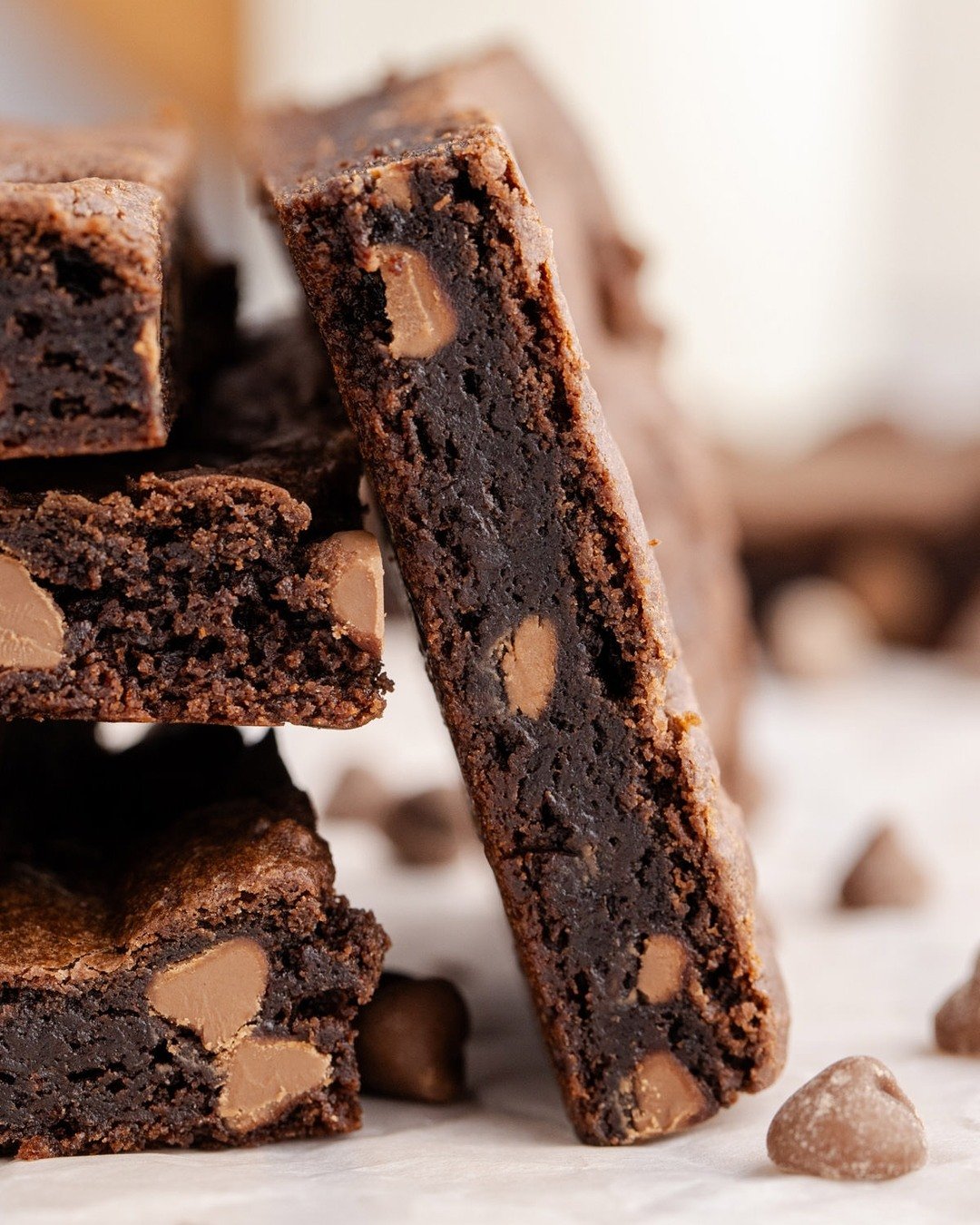 When you're craving something sweet and nostalgic, our Cake Brownies start with a simple boxed mix but bake up with a light texture and rich chocolate flavor. We love when a dessert delivers tons of flavor with minimal effort! 

Get the full recipe o