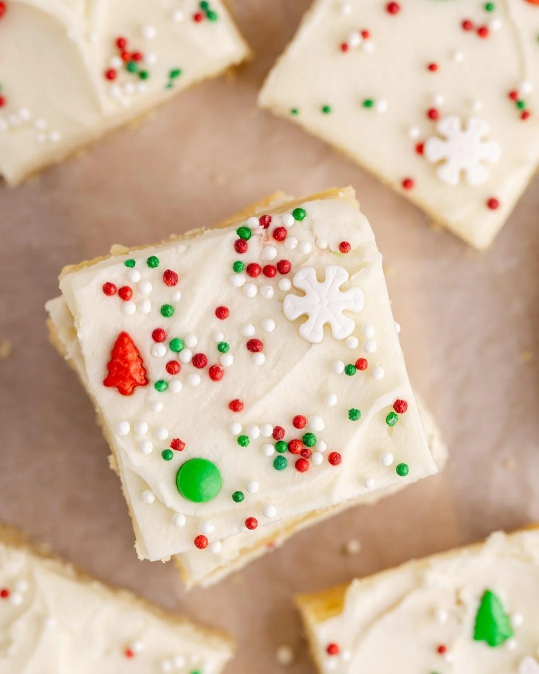 November 1st mood: Halloween decorations are down,  Christmas tree is up&hellip; and yes, it&rsquo;s my birthday, so I&rsquo;m celebrating however I want! 🎉

🎄 If you&rsquo;re ready to get into the Christmas spirit like we are, comment &lsquo;recip