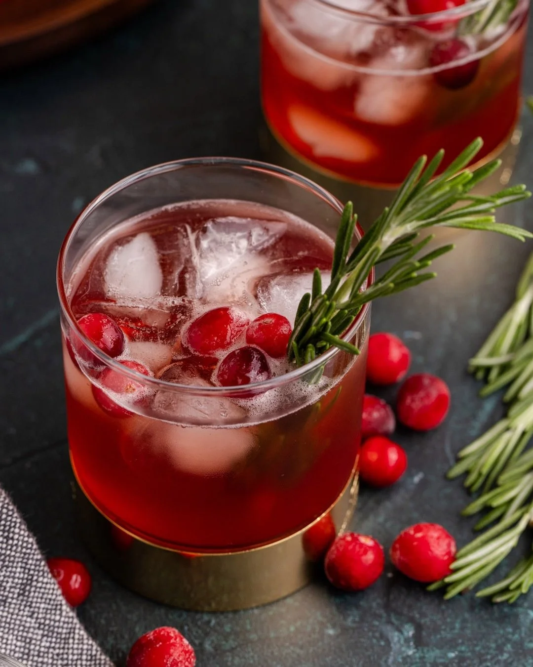 This Cranberry Shrub is a tangy syrup made with fresh cranberries, sugar, and apple cider vinegar. Its sweet-tart flavor makes the perfect base for a festive cocktail or mocktail. Easy, refreshing, and full of holiday flavor!

🍹 Comment 'recipe' and