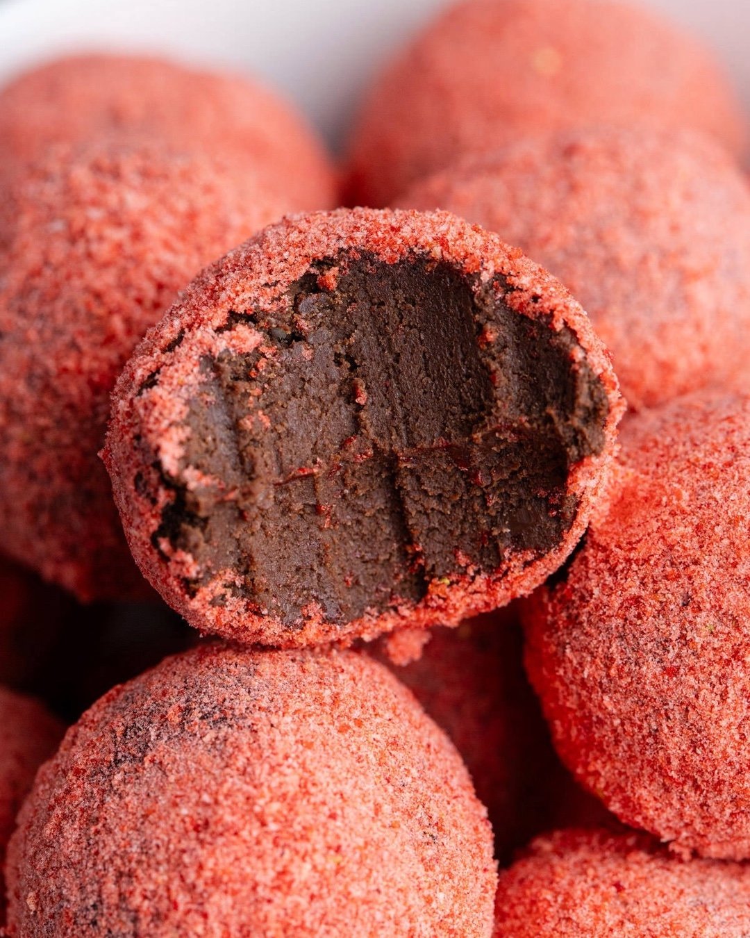 With only 3 ingredients, you can whip up a dessert that&rsquo;s elegant without the fuss. Our Strawberry Chocolate Truffles come together easily and make the perfect sweet treat for Valentine&rsquo;s Day.

🍓 Comment 'recipe' and we'll send you the l