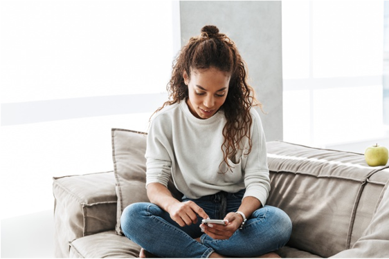 woman_on_sofa2.png