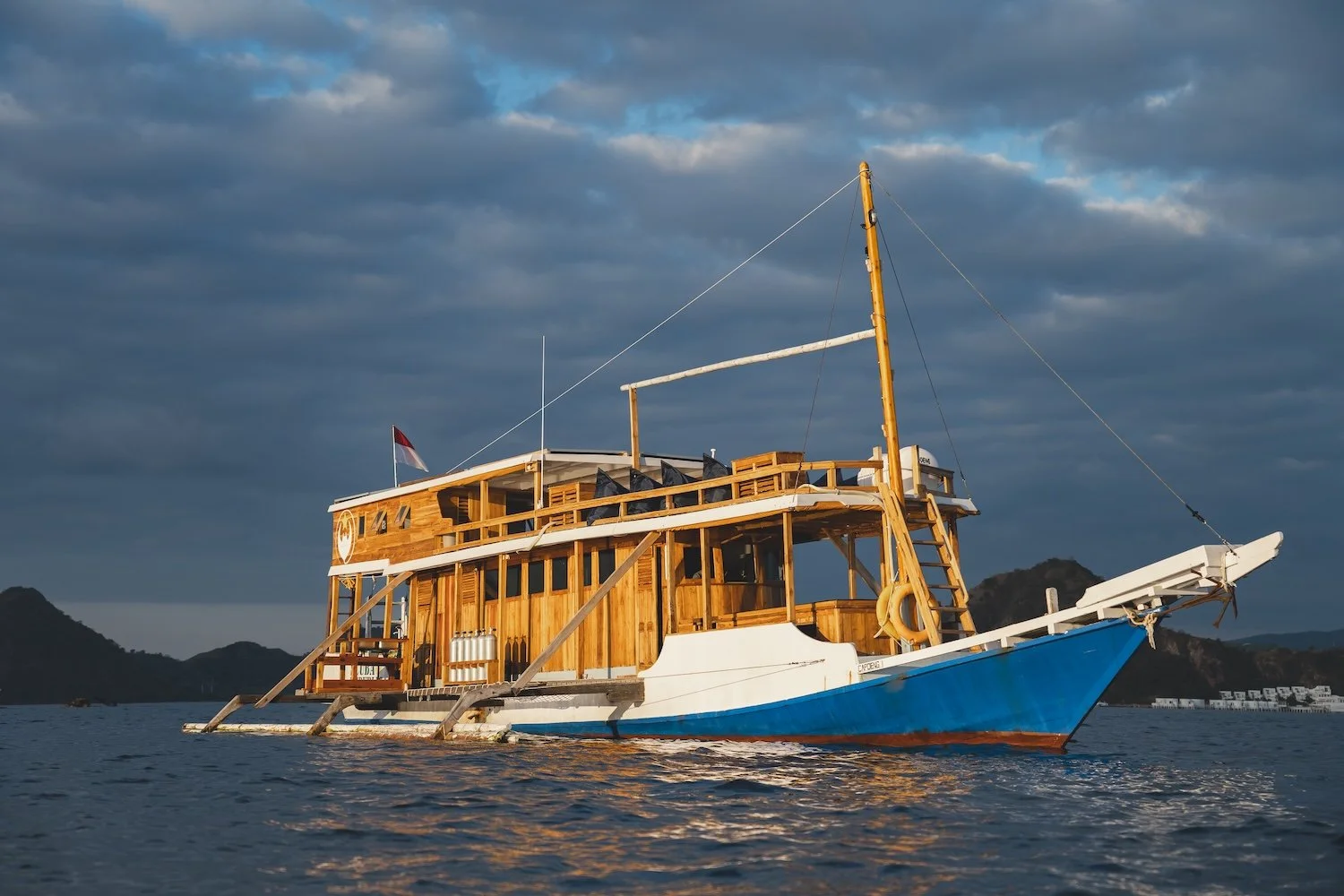Capoeng liveaboard