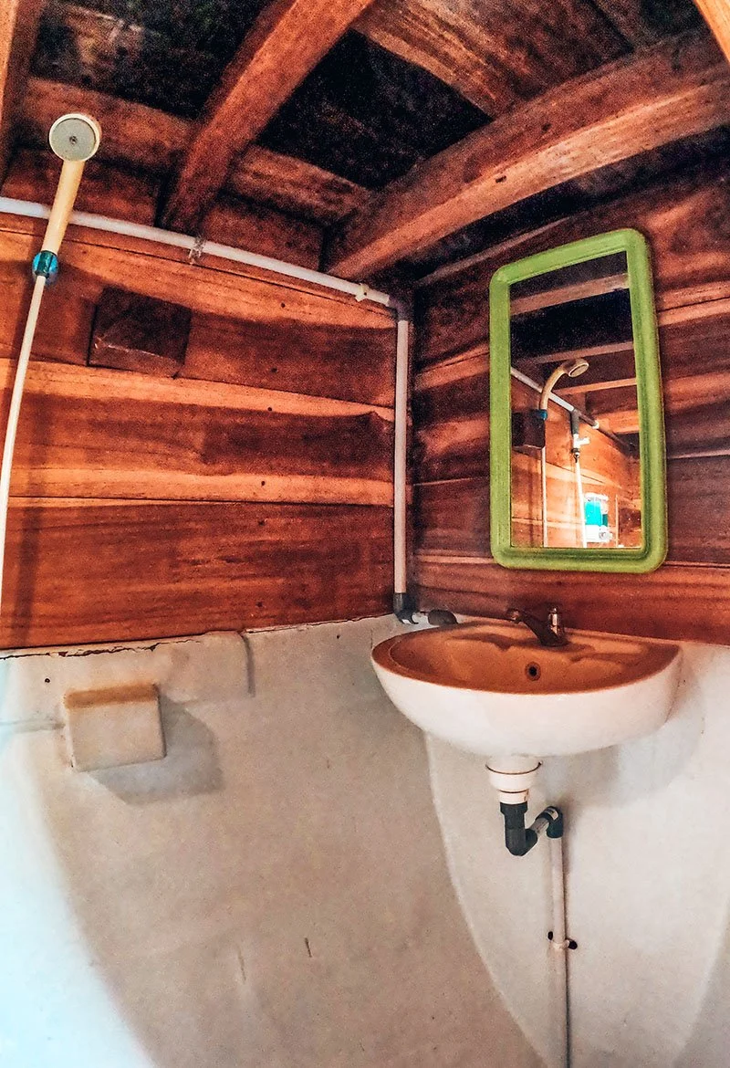 Bajak Liveaboard - Bathroom