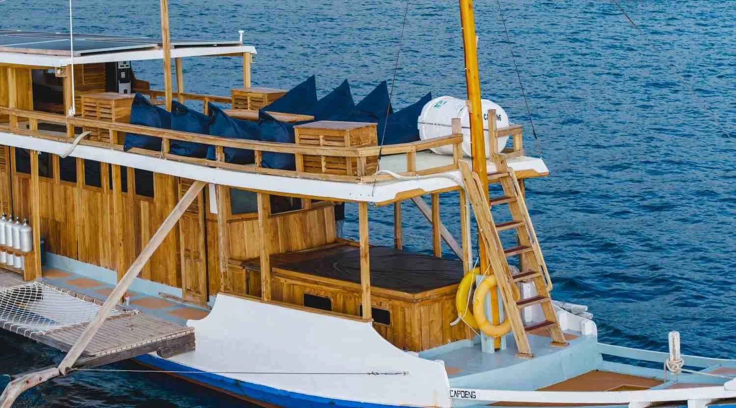 Capoeng Liveaboard Outdoor