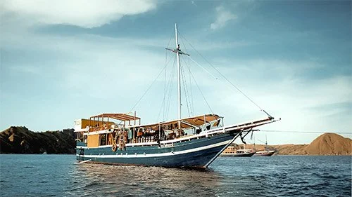 Bajak Komodo Liveaboard Indonesia