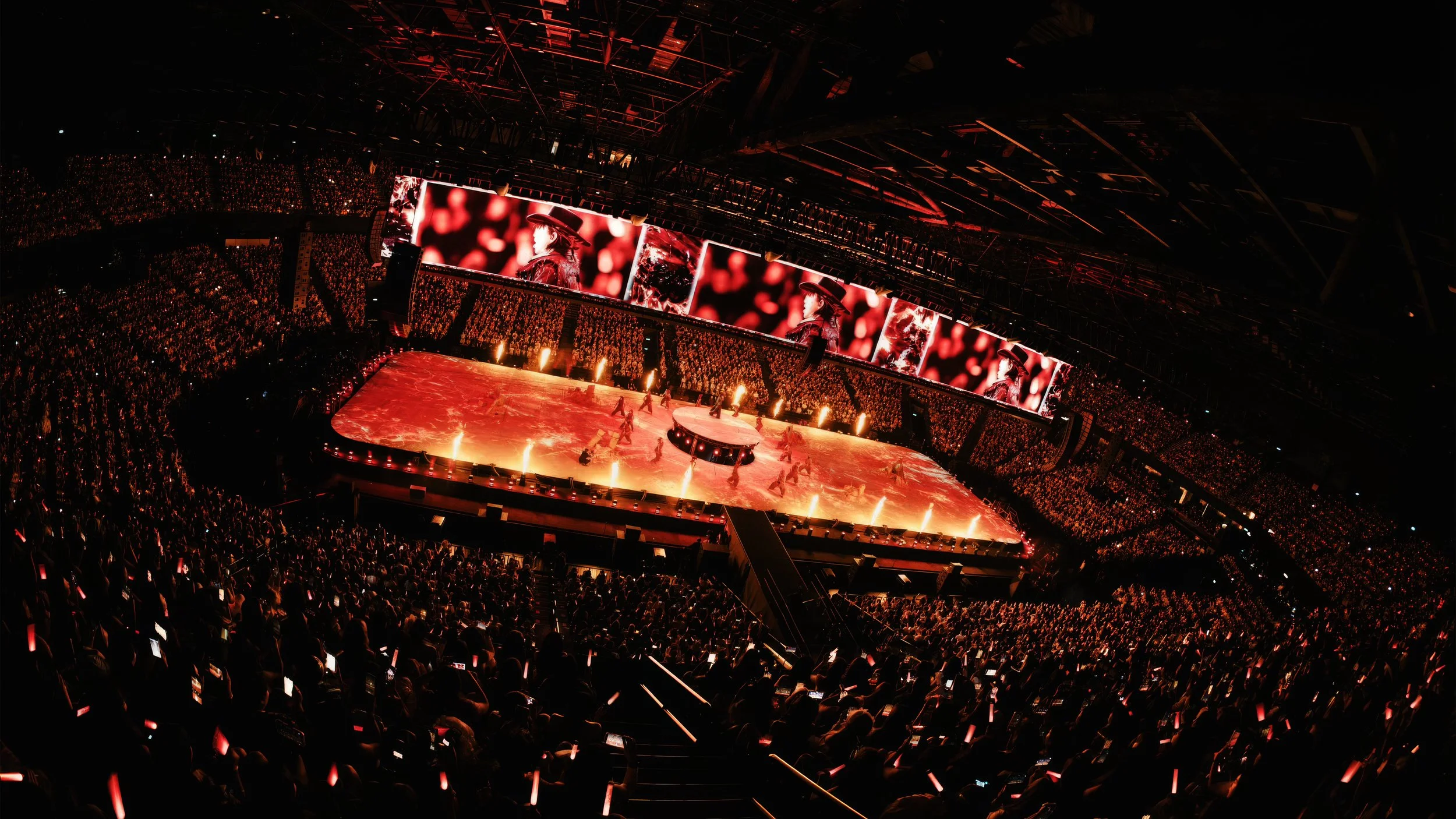 KUN 蔡徐坤 DEADMAN arena stage surrounded by audience, fire and immersive scenic landscape, designed by Ruby Law, RULA