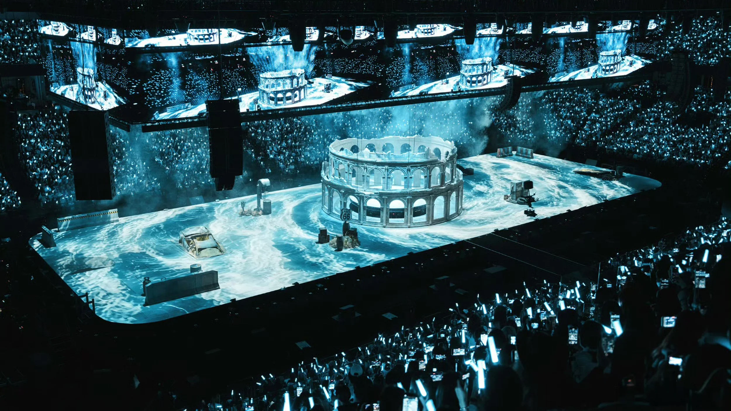 KUN 蔡徐坤 Deadman concert stage design by set designer 舞美設計師 Ruby Law, RULA, featuring a monumental colosseum surrounded by immersive floor projections.