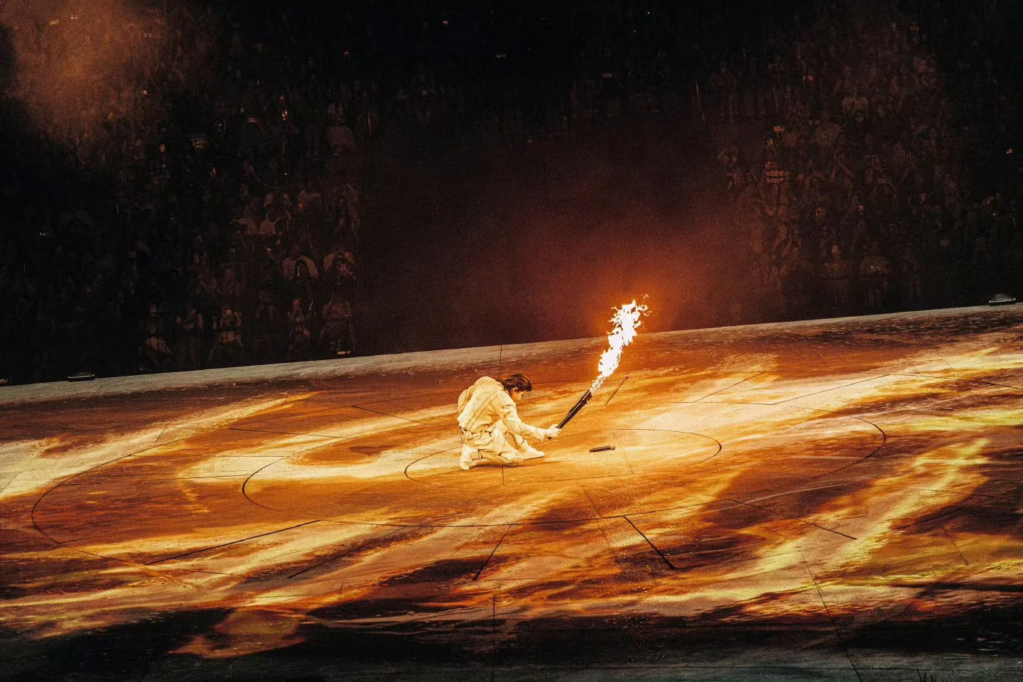KUN 蔡徐坤 performing with a flaming torch as the stage transforms into a fiery landscape, concert set design by Ruby Law, RULA 舞美設計師.