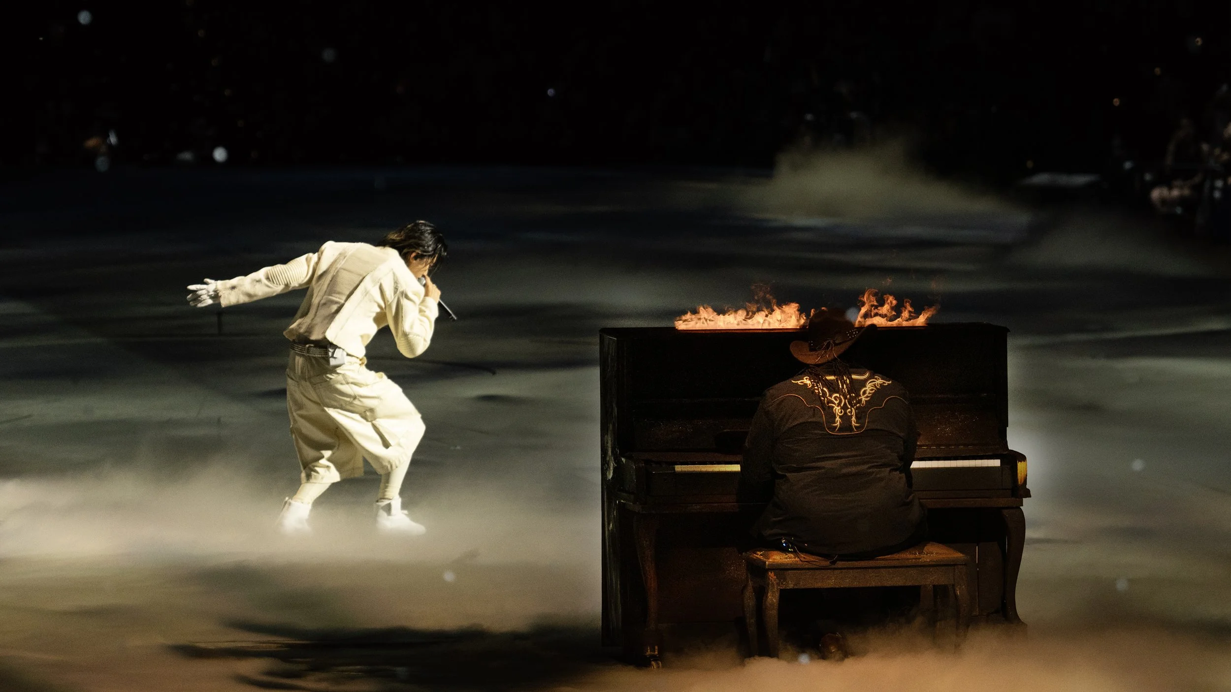 KUN 蔡徐坤 performing beside a burning piano on the Deadman concert stage, set design by Ruby Law, RULA 舞美設計師.