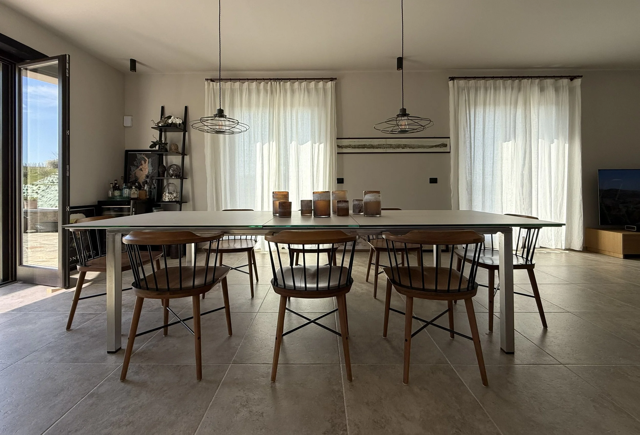 Dinner table for 12-14 people when extended