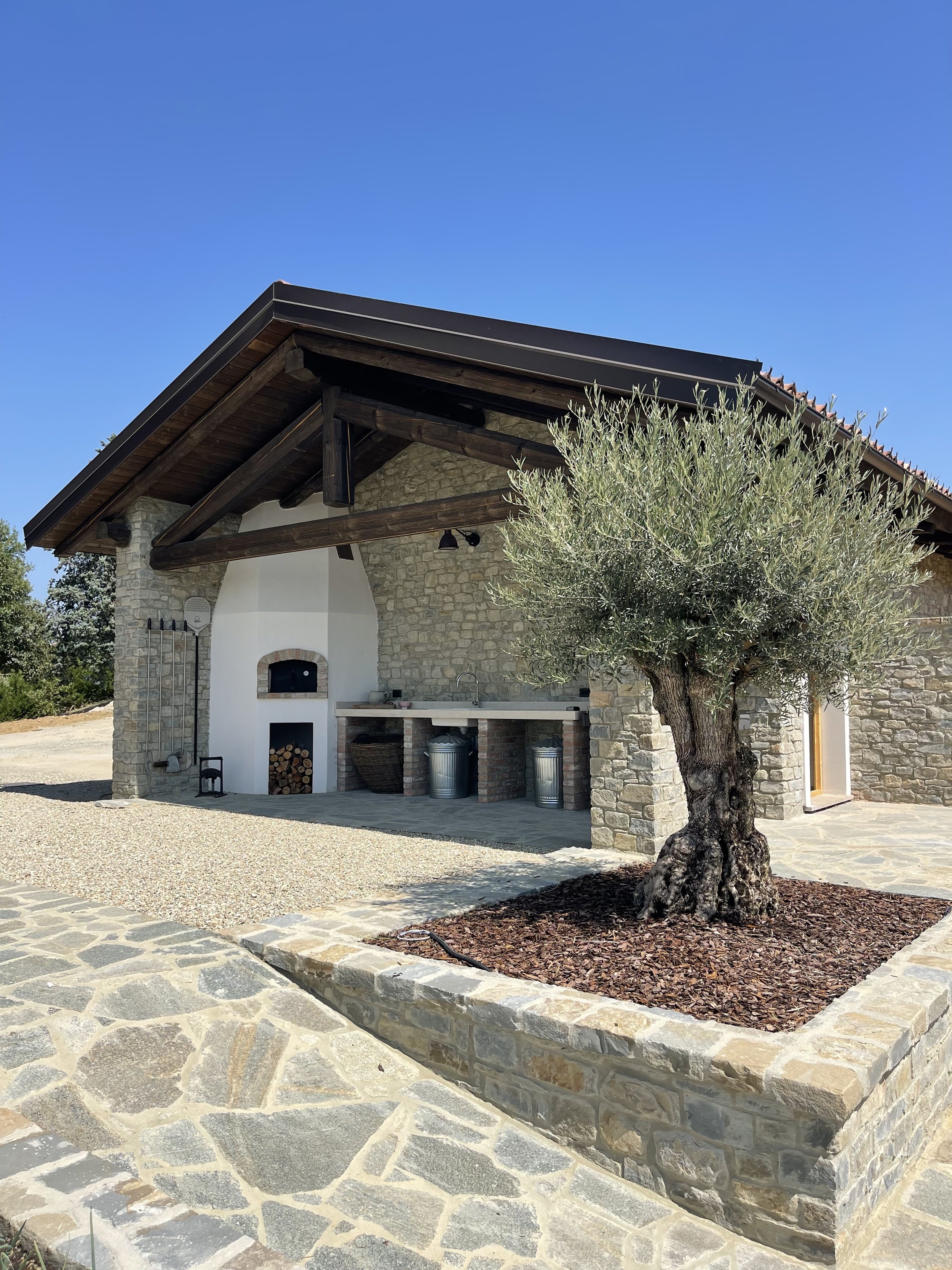 Outdoor kitchen with pizza oven and grill