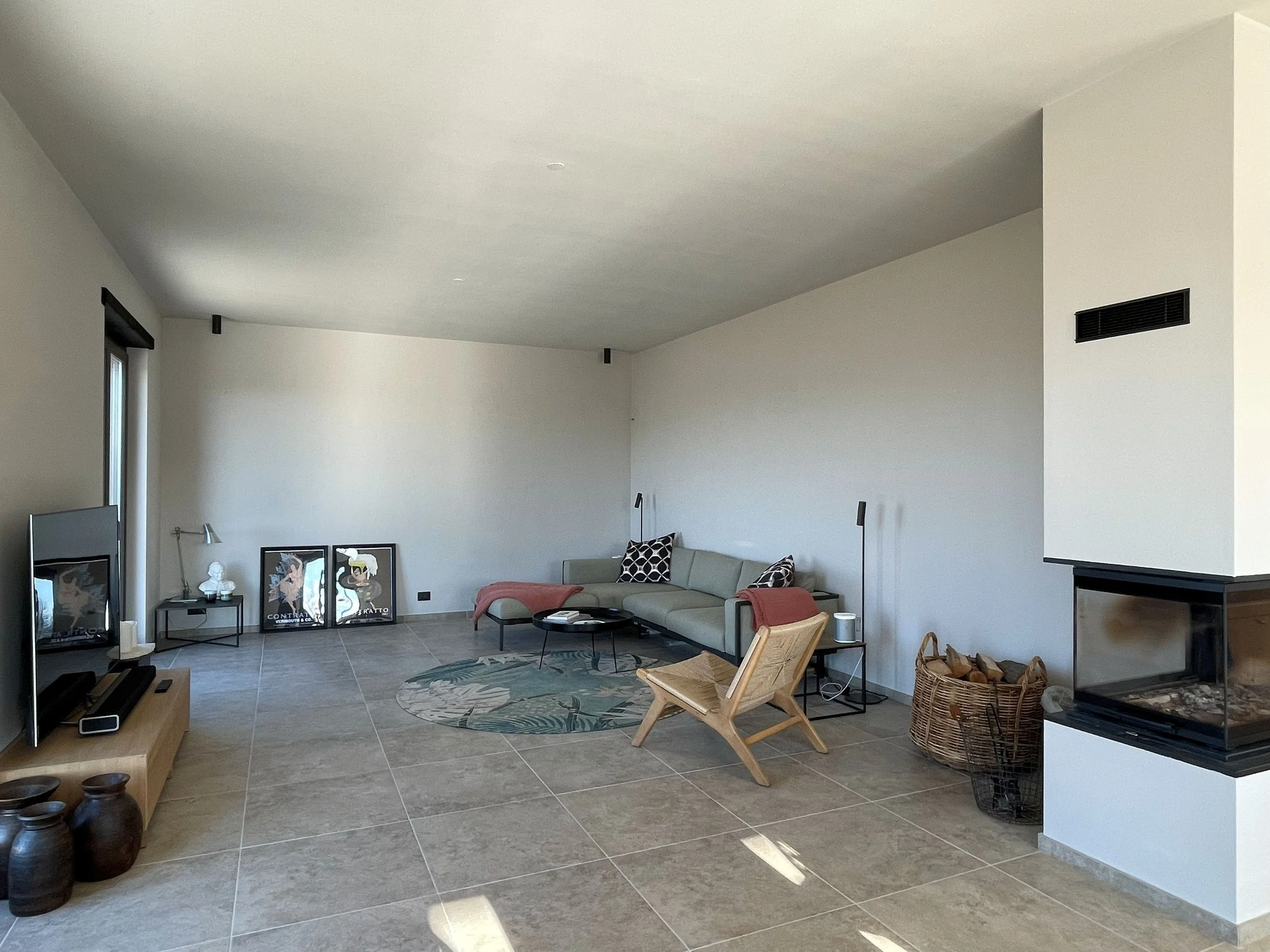 Livingroom with fireplace