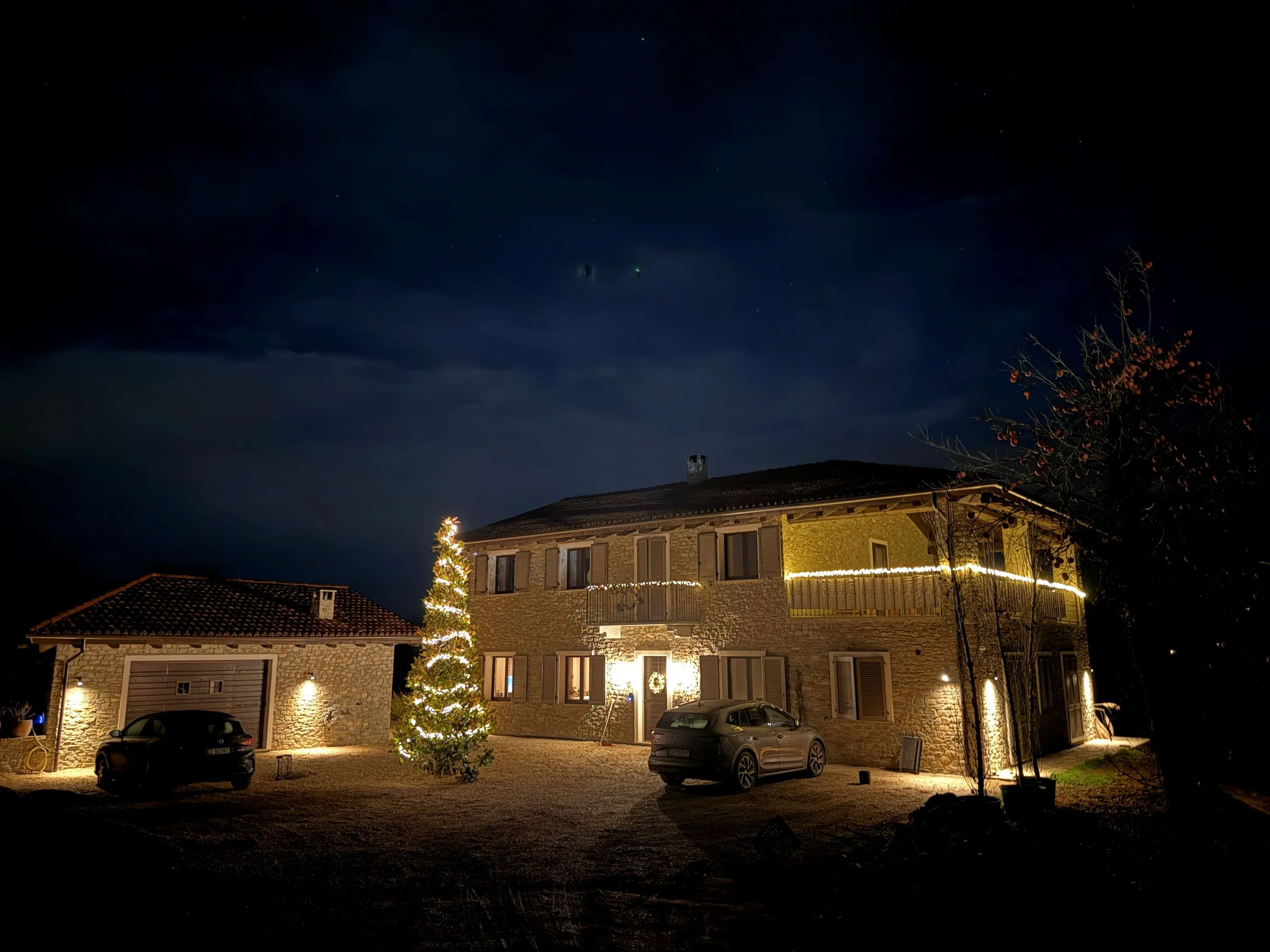 Courtyard at christmas 25