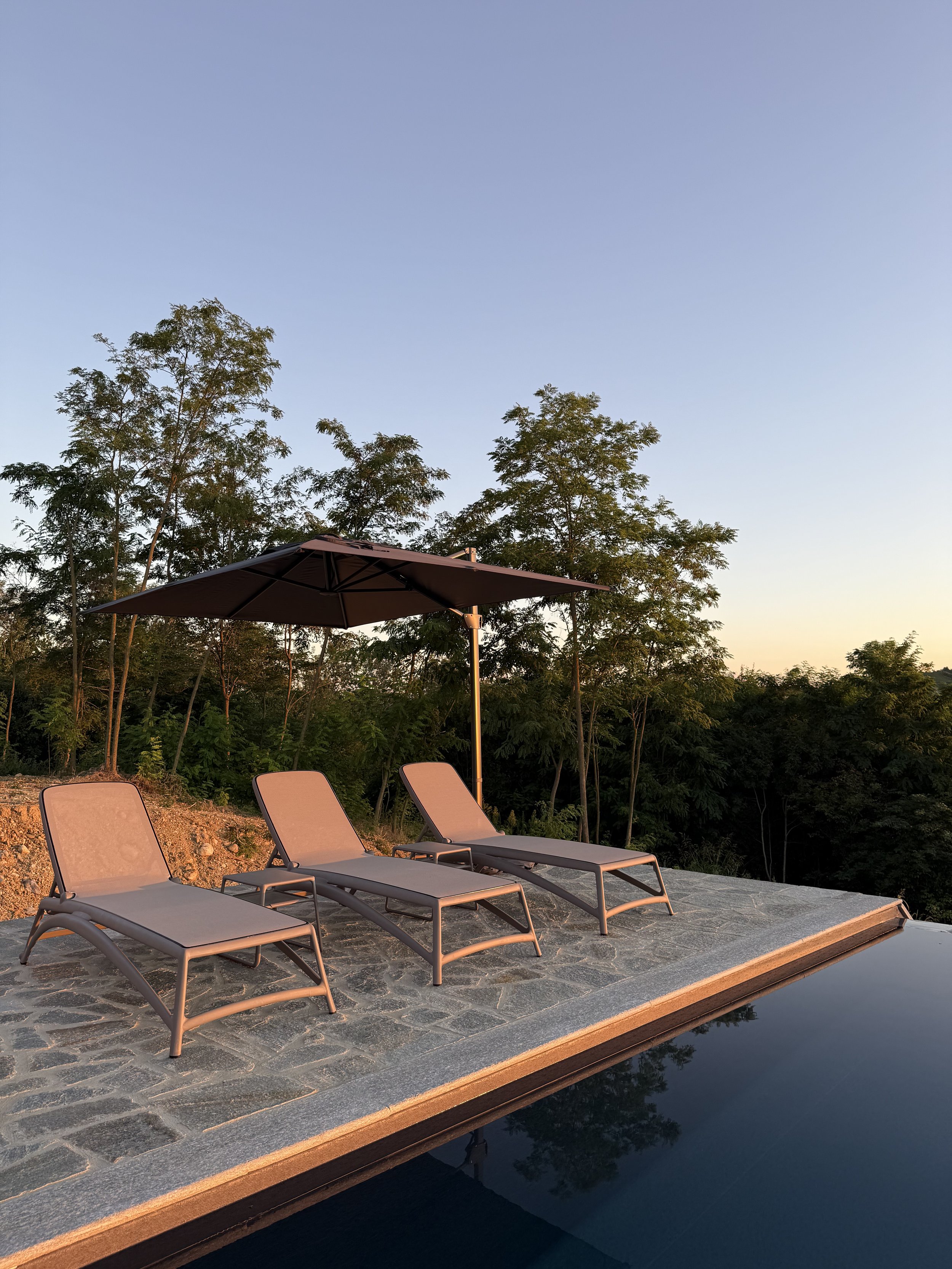 Infinity pool south terrace