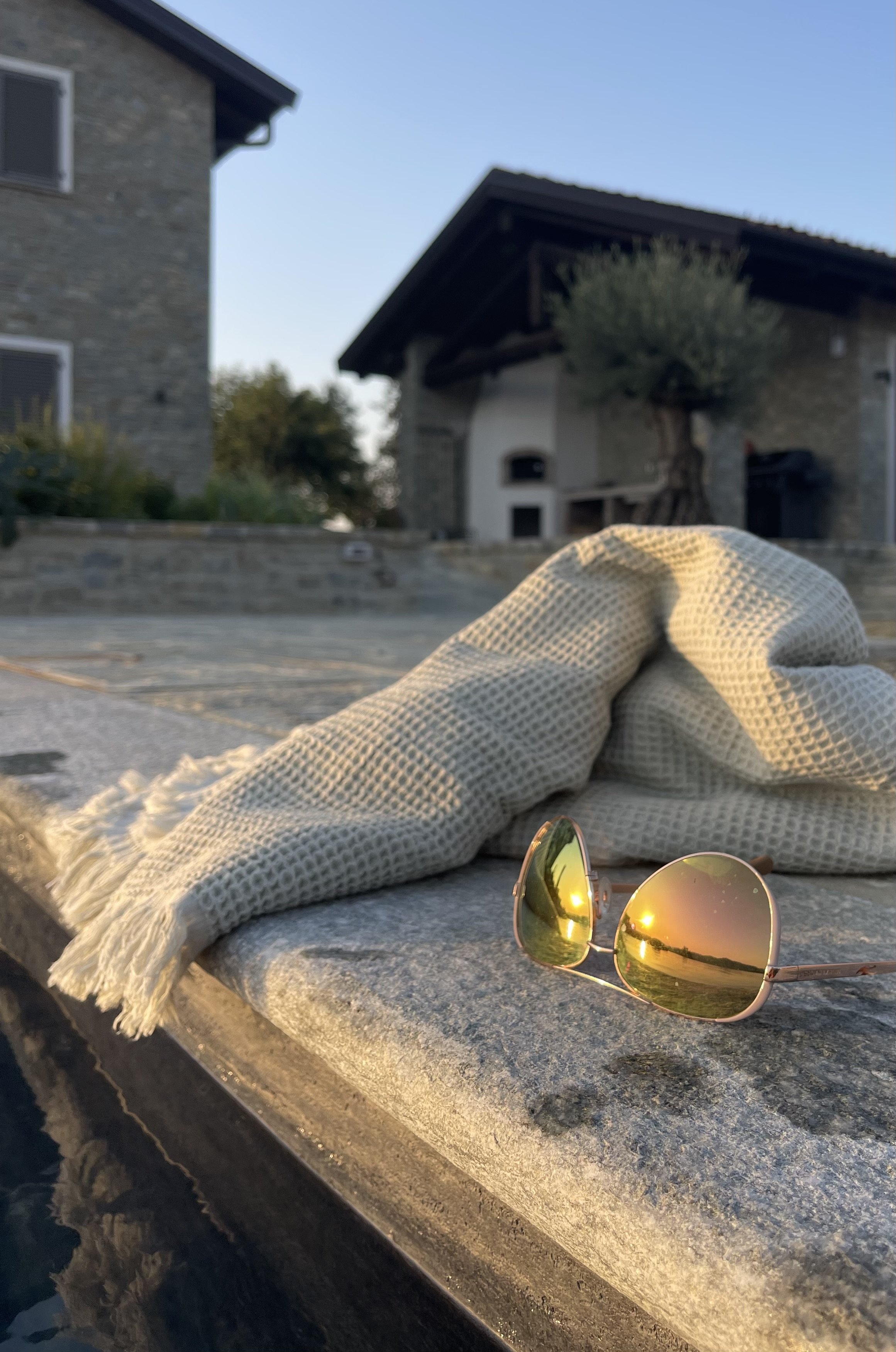 Outdoor kitchen with pizza aven