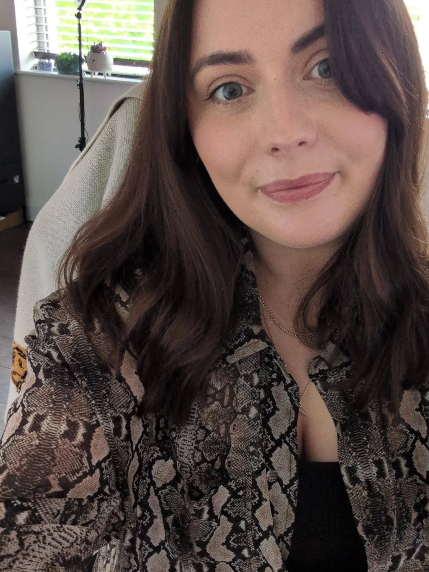 I get asked a LOT about what it is that I actually do 👀⁠
⁠
So, here's a quick overview of the types of services I offer 👇
⁠
✍️Copywriting services ⁠✍️⁠
- Website copy 
- Sales page copy 
- Landing page copy 
- Social media ad copy 
- Radio/ podcast