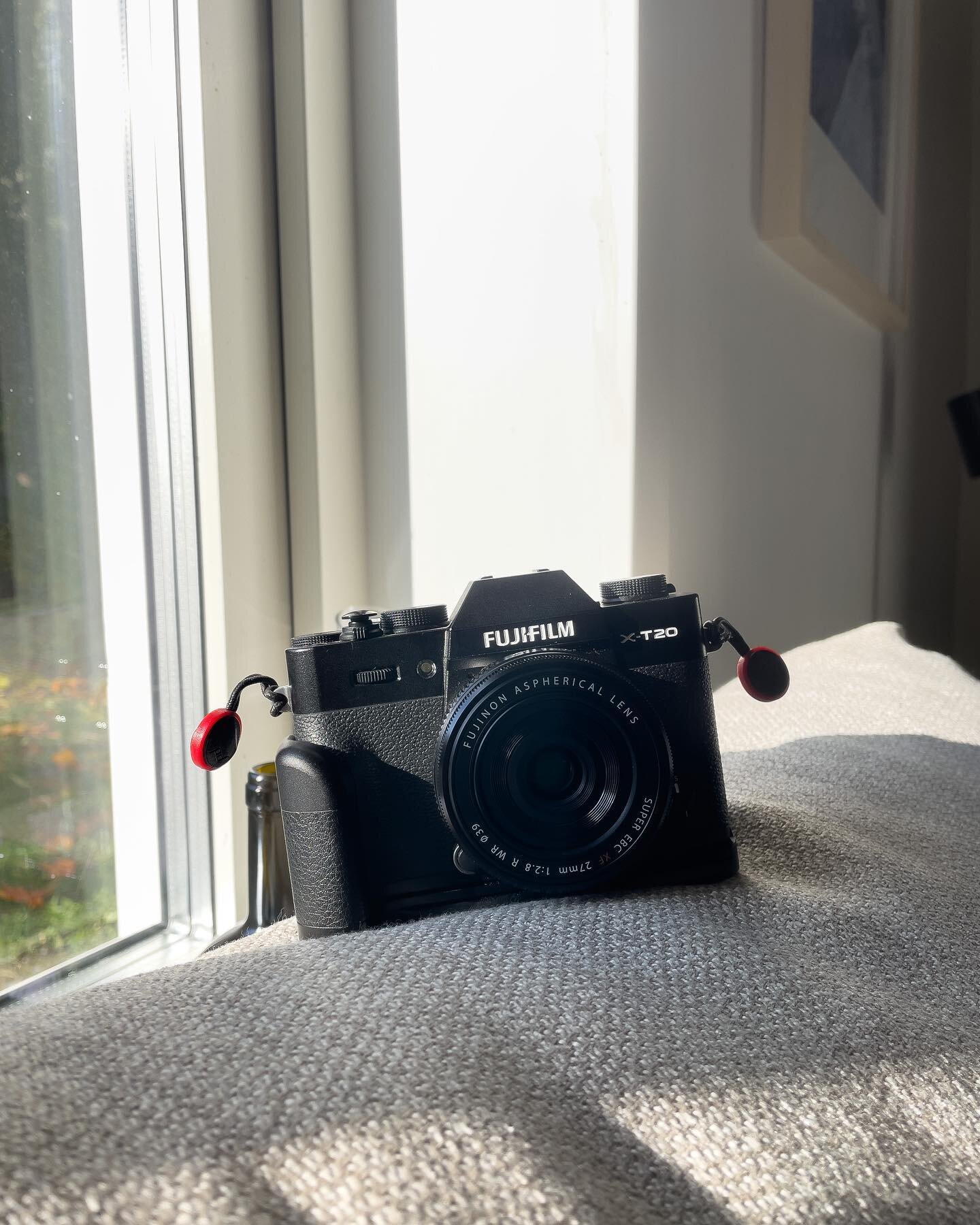 I've been bringing this one everywhere I go for a few days now, and I absolutely love it. I have it by my side all the time, even at home. 
It is small, fits in a pocket, and good photos are harder to get than with my X-T4s! Which makes for a very go