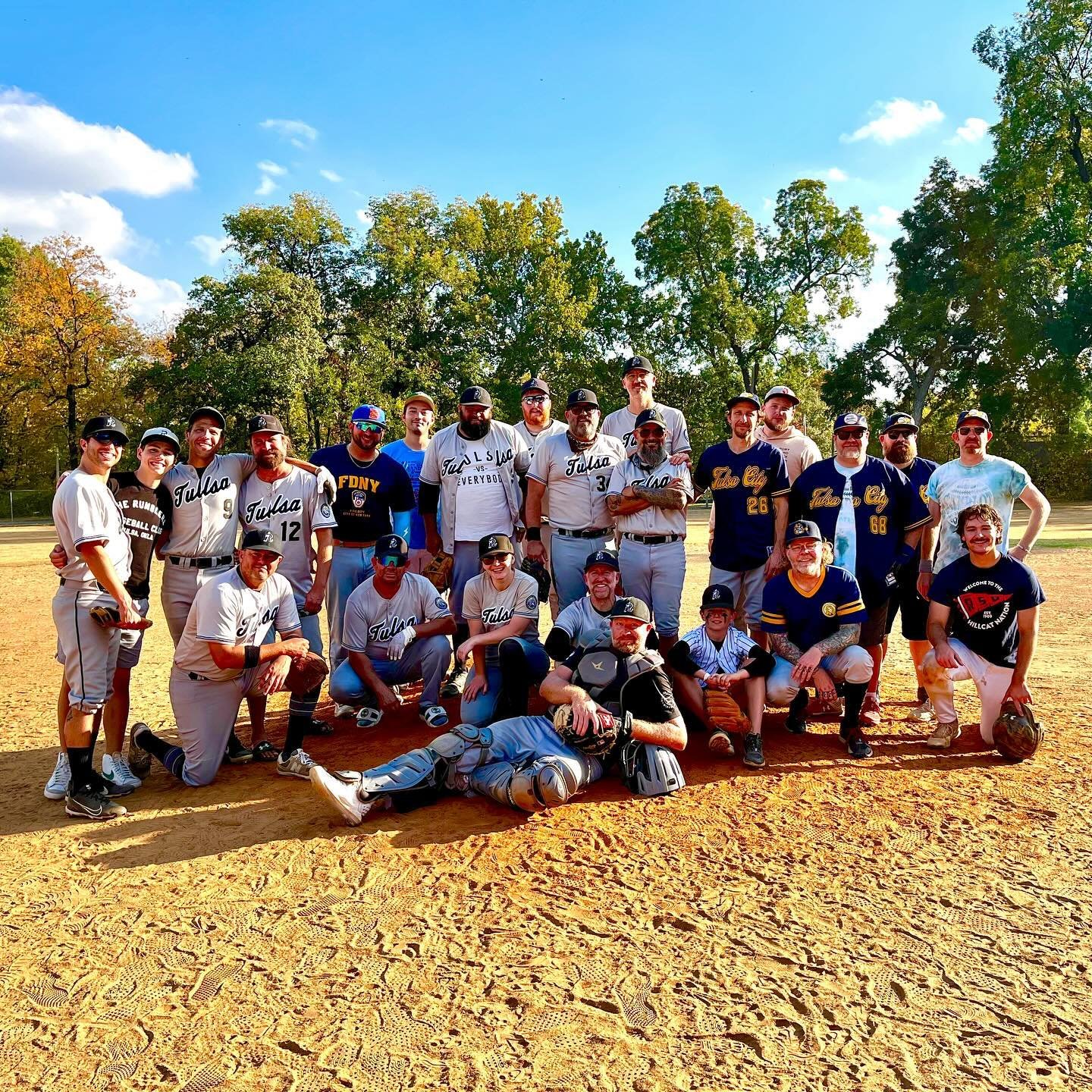 TULSA SANDLOT: Good times with the @tulsacitysaturns, @tulsabreeze &amp; @tulsacityjesters!

Special shoutout to our very own hero @derekfromtulsa!! A monstrous grand slam, an unbelievable run saving snag at 3rd, and the game ending catch. ⚾️🙌🖤

#t