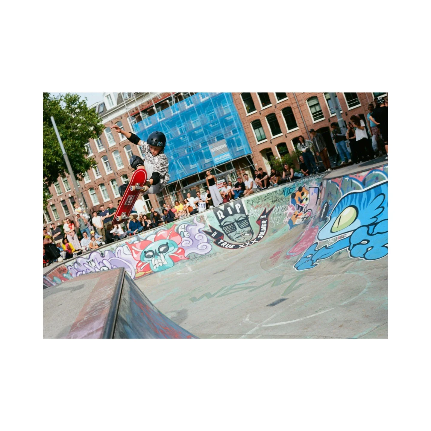 &ldquo;skating till sundown&rdquo; - end of summer jam at the marnix bowl
.
.
.
.
shots by @sush.svg at @marnixcrue&rsquo;s end of summer jam
.
.
check out www.marnixcrue.nl for their latest merch drop
.
like these photos? DM @sush.svg to buy any pri