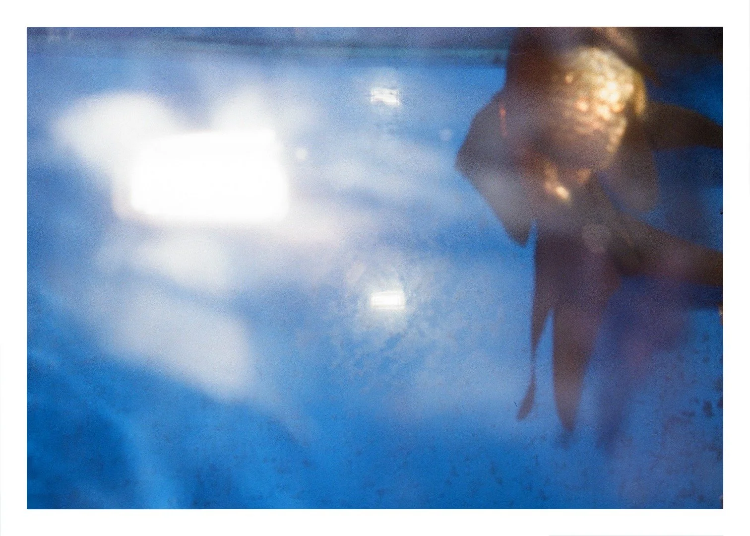 swim out
.
.
.
.
.
.
#swimming #swimout #blurryphoto #blurryanalog #analoggram #goldfish #fishsesoninstagram #petsofinstagram #fishoutofwater #analoguephotography #analoggram #analoguelife #abstractphotography #abstractart #wallart #FineArtPhoto #bla