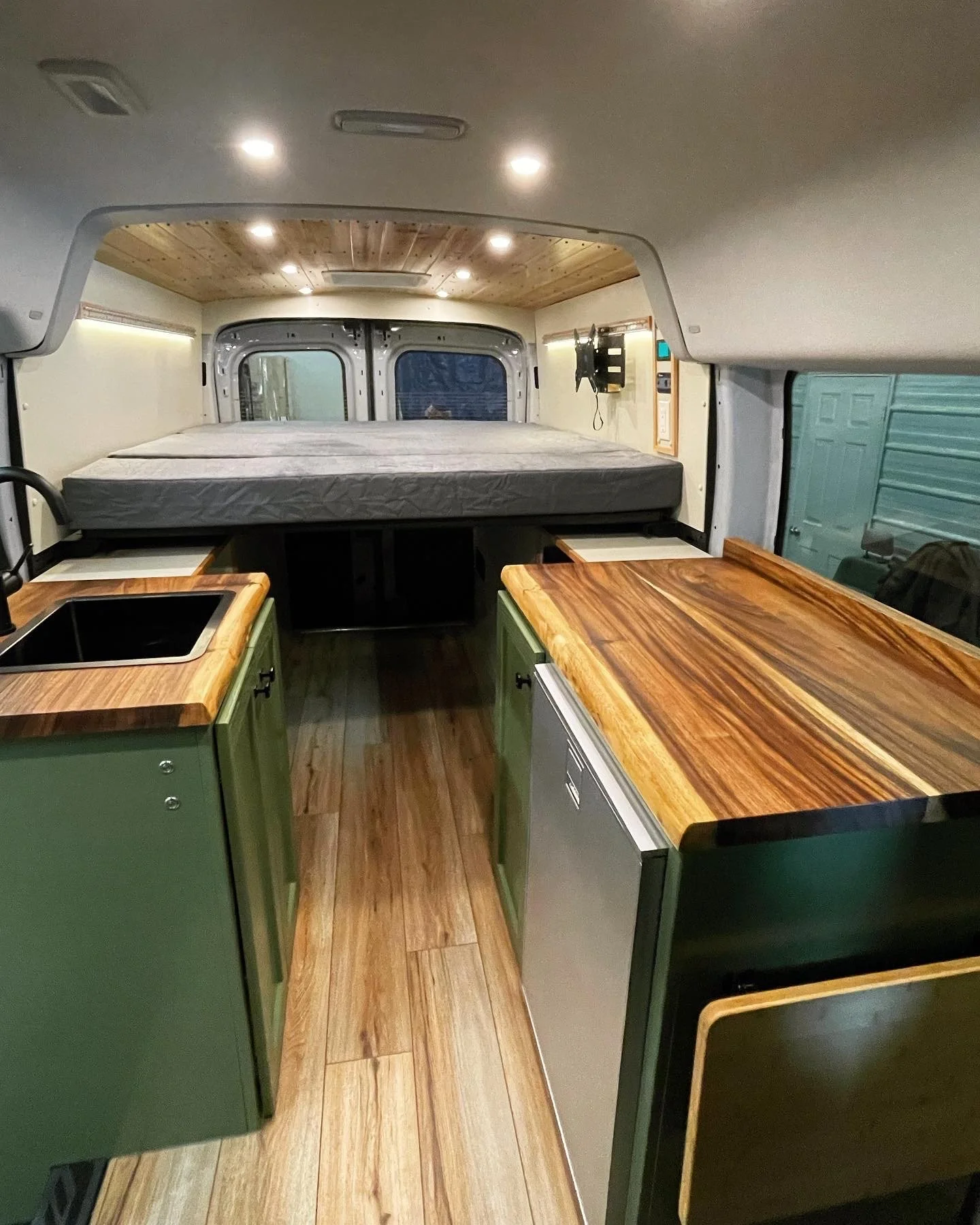 2022 Ford Transit Crew