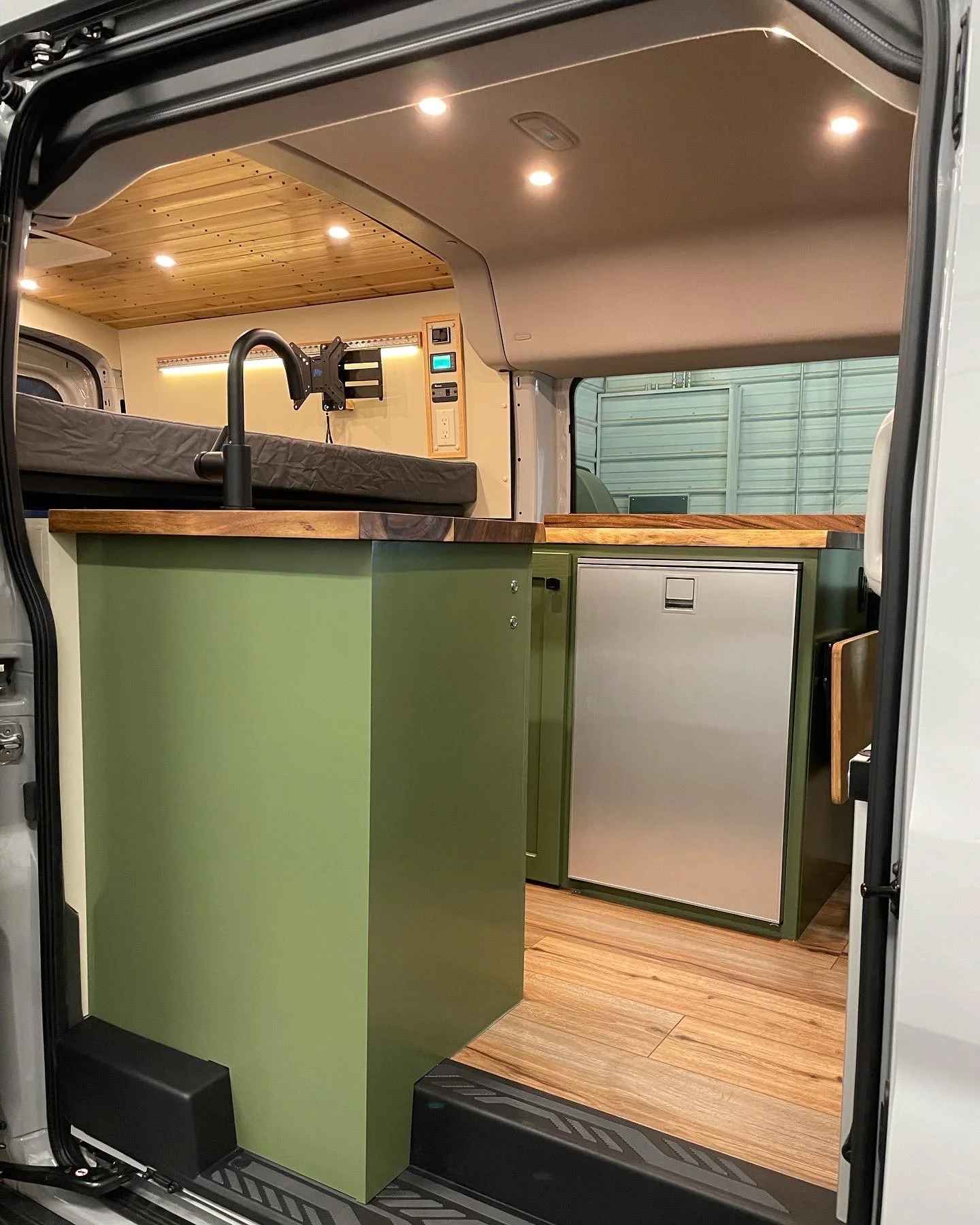 2022 Ford Transit Crew