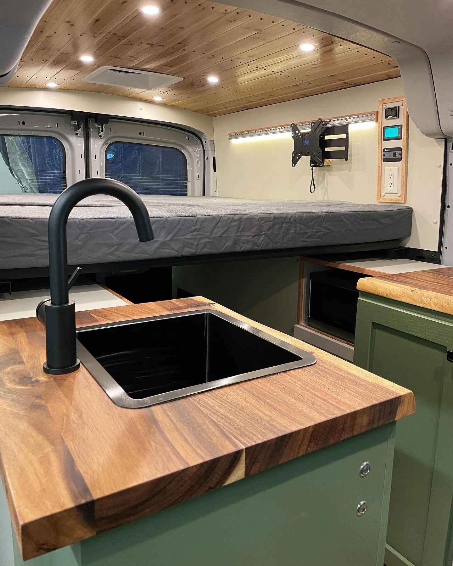 2022 Ford Transit Crew