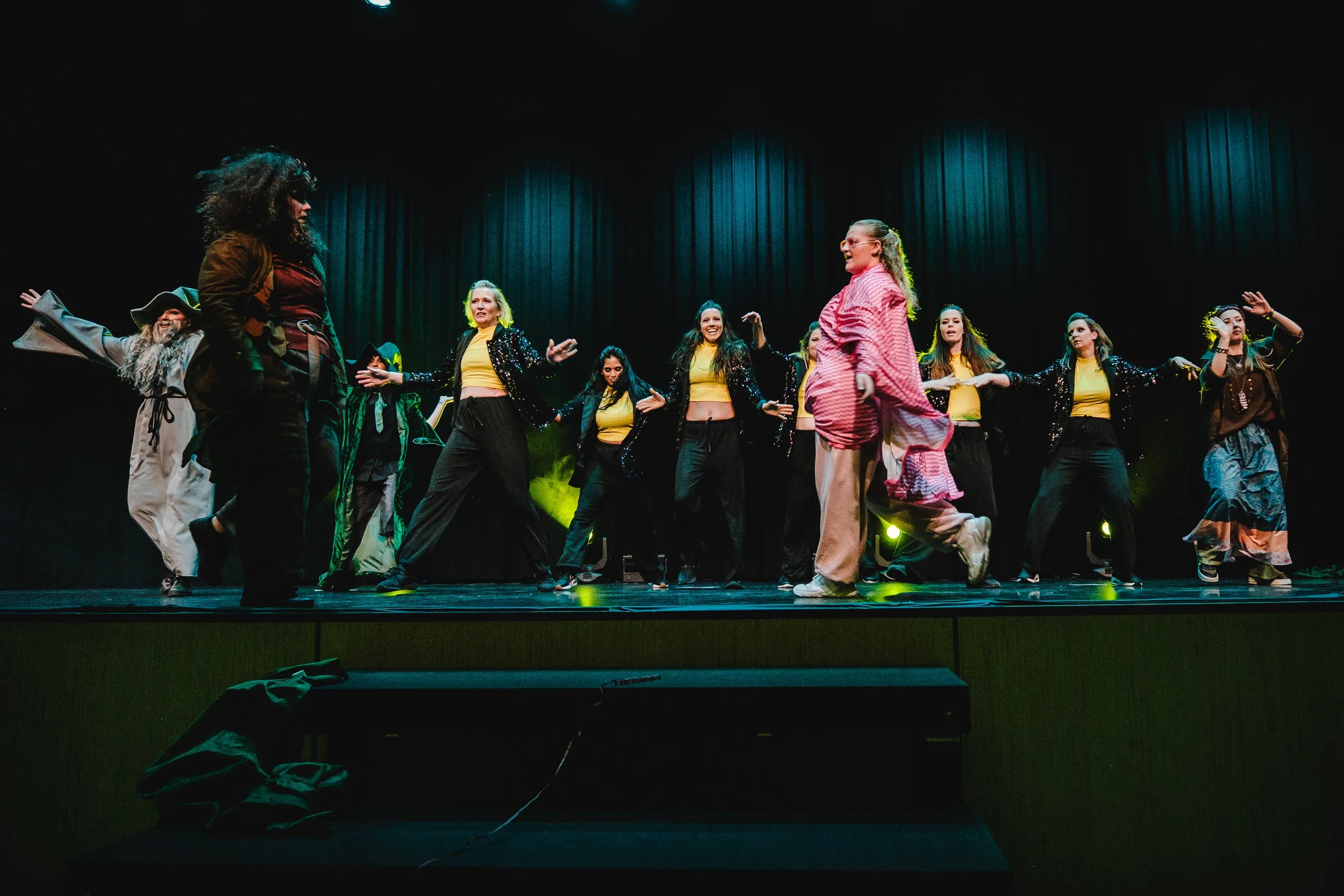 20251213_WeDanceDance - Enchanted Steps II_BW_TilJentzsch_256.jpg