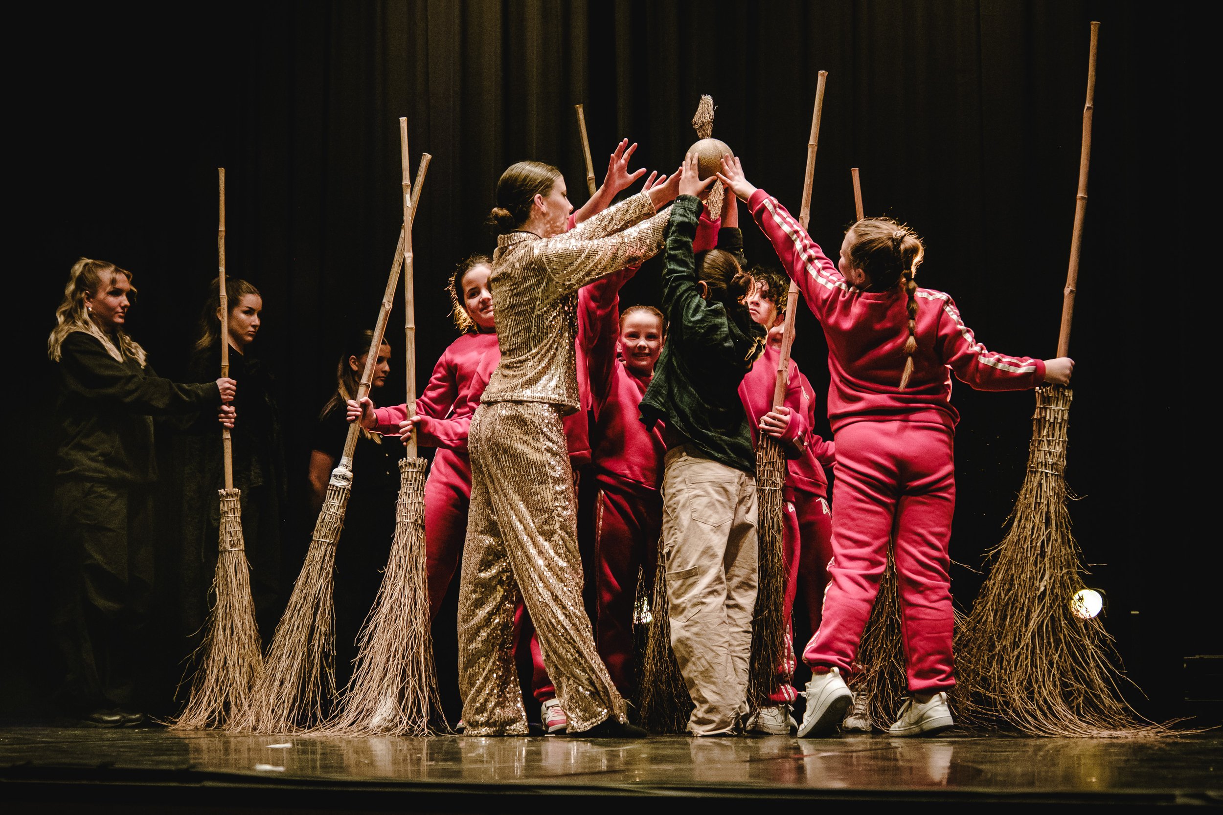 20251213_WeDanceDance - Enchanted Steps II_BW_TilJentzsch_183.jpg