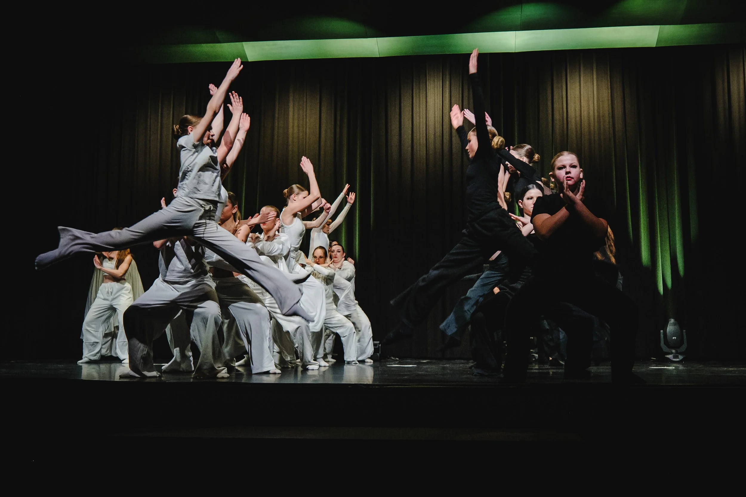 20251213_WeDanceDance - Enchanted Steps II_BW_TilJentzsch_267.jpg