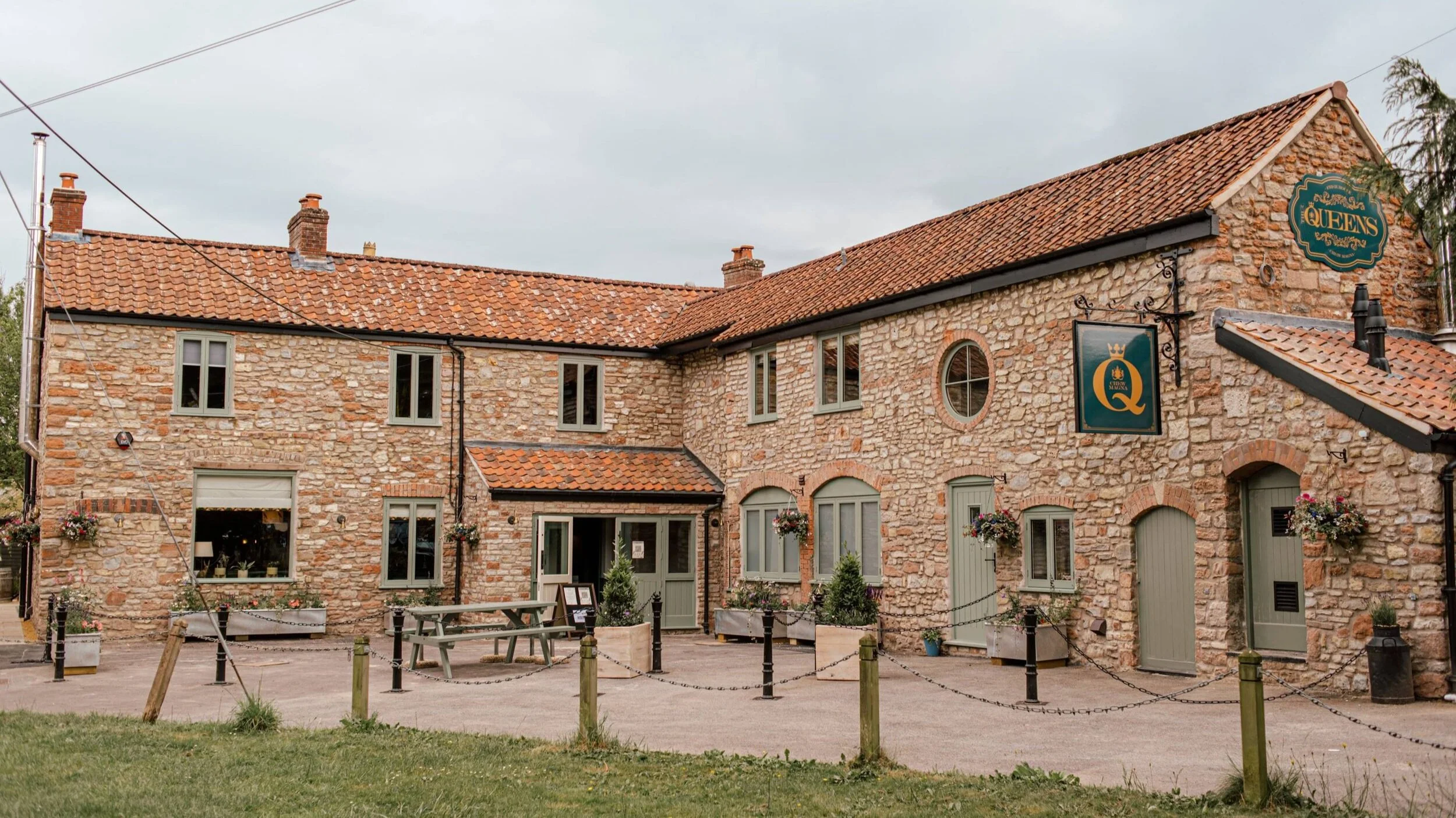 The Queens Chew Magna