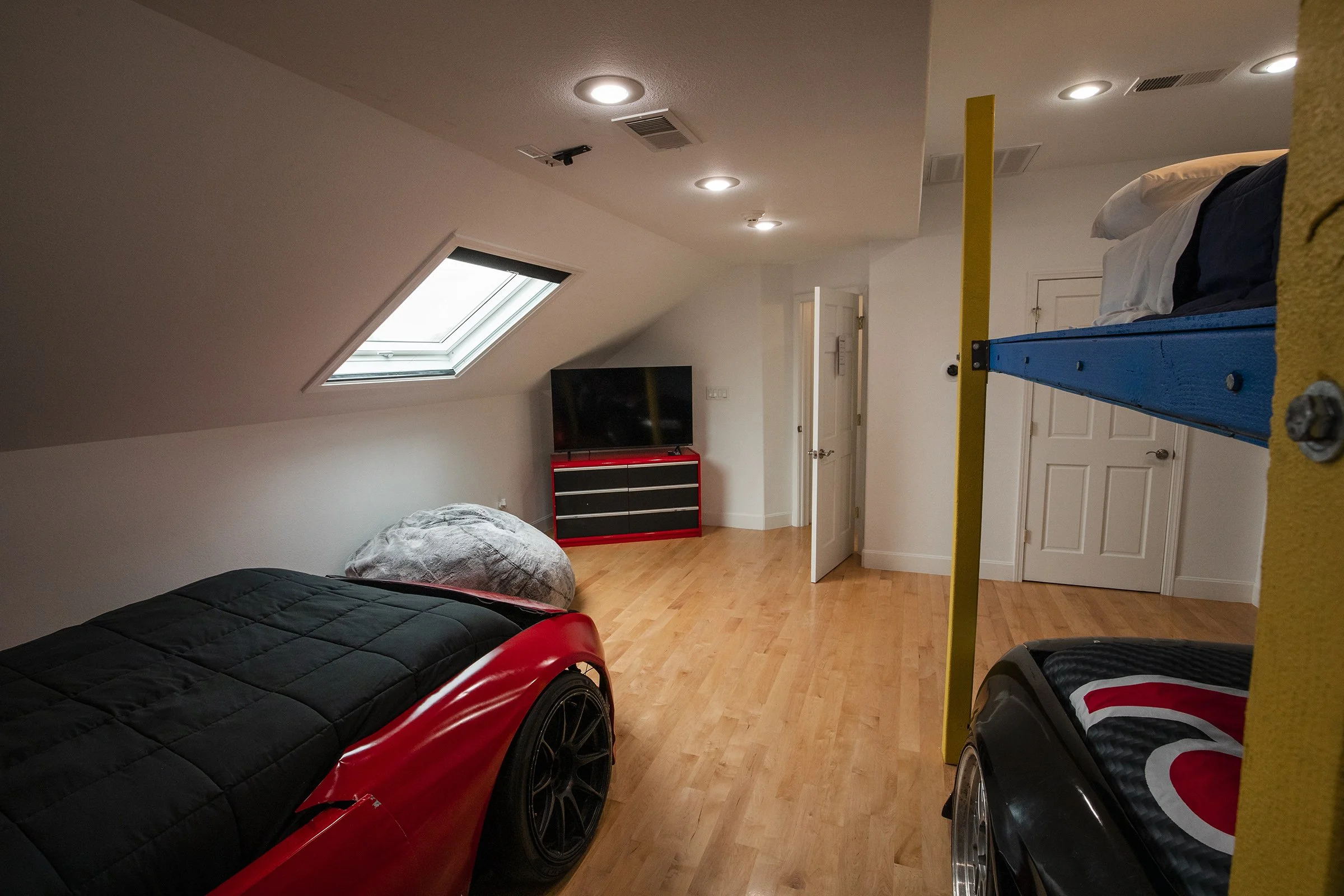 bedroom-race-cars-4.jpg