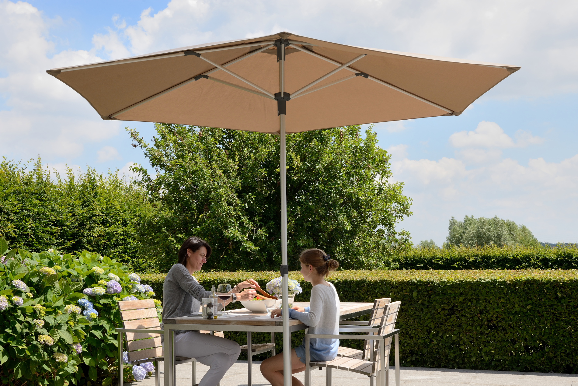 Shelter Outdoor P2 Center Pole Umbrella