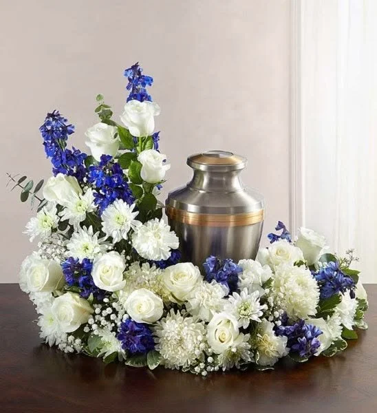 small urn wreath 4.jpg