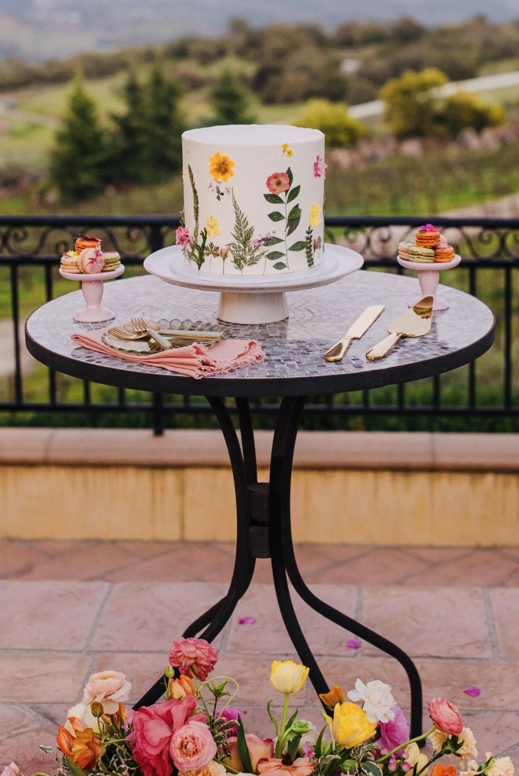 The Nature of Things Fine Flowers Cake for Spring Wedding.jpeg