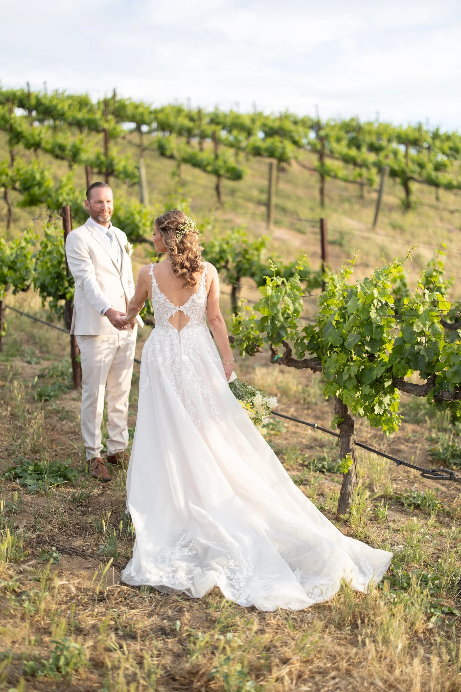 A Romantic Summer Wedding at Leonesse Cellars | Temecula Wine Country Wedding Flowers
