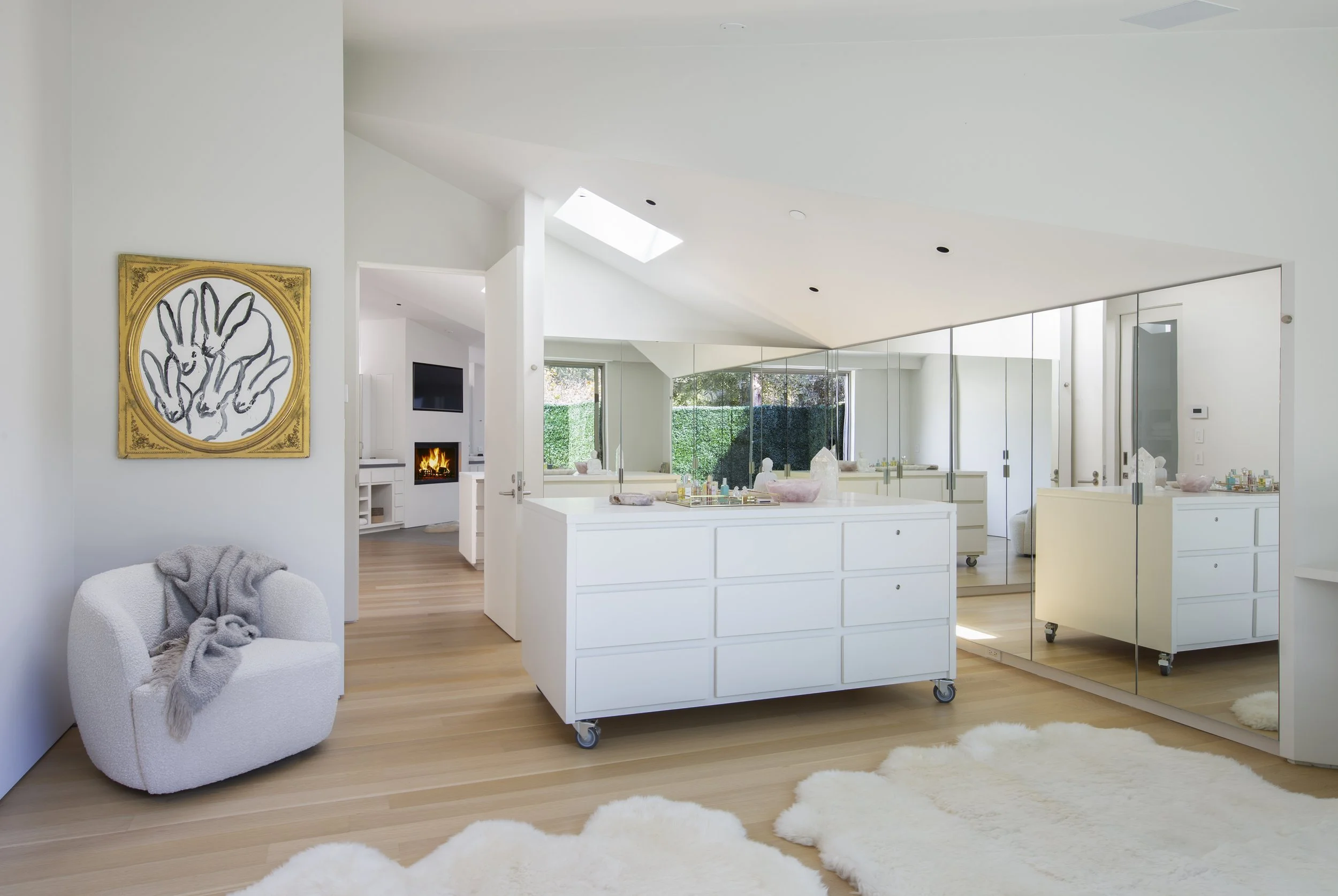 19 Primary Closet.jpg