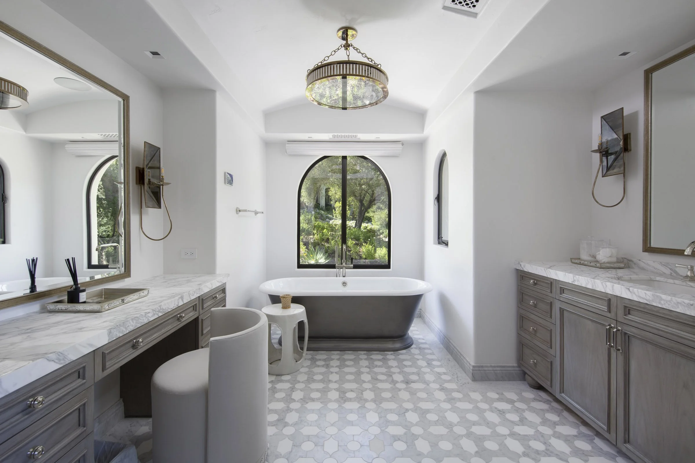 Primary Bathroom 2.jpg